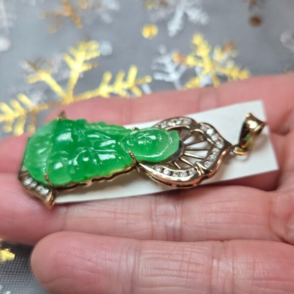 Goddess of Compassion Jade Pendant – 18K Gold & Diamond Accent - Picture 4 of 11